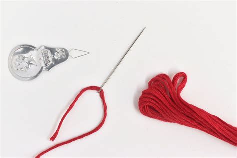 how to thread embroidery needle and the art of patience in life